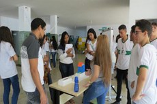 Atento, público ouve as explicações 